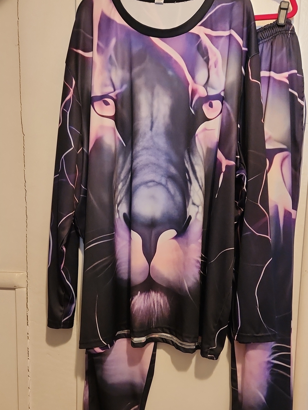 🔥Lion Graphic Long-Sleeve Shirt for Men - Black & Purple